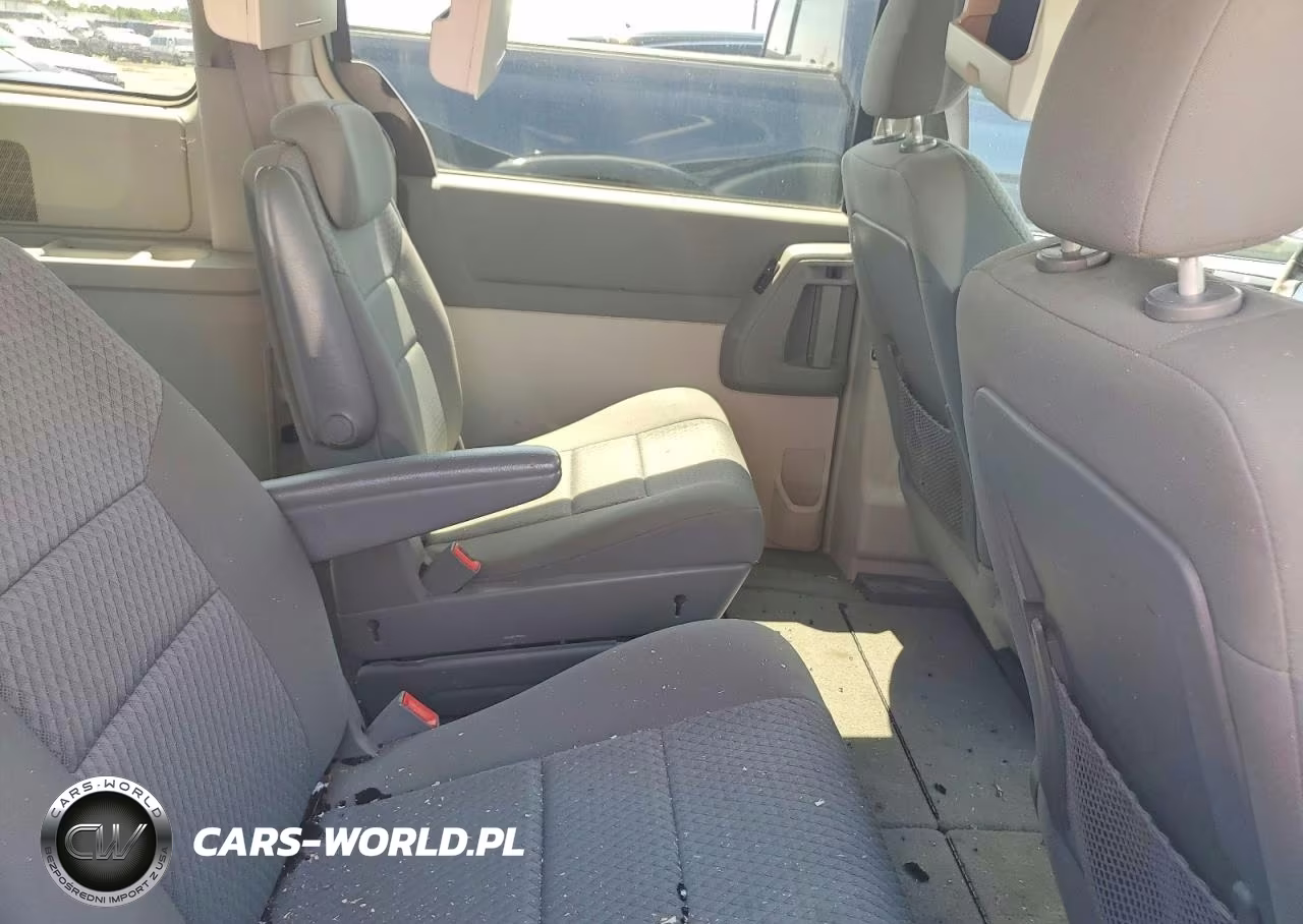 2010 Chrysler Town & Country Touring VIN:2A4RR5D1XAR266060 - 11
