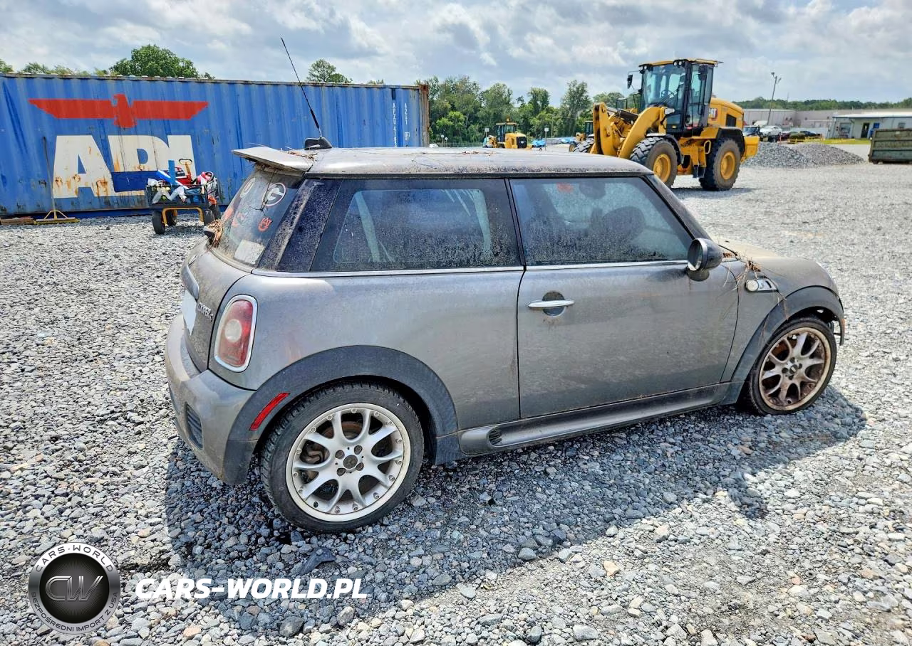 2010 Mini Cooper S VIN:WMWMF7C56ATX42433 - 3