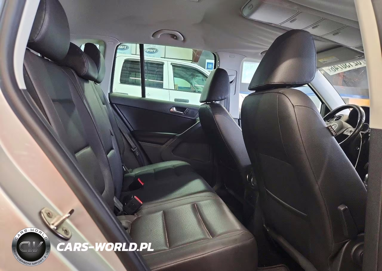 2012 Volkswagen Tiguan S VIN:WVGBV7AX1CW527346 - 11