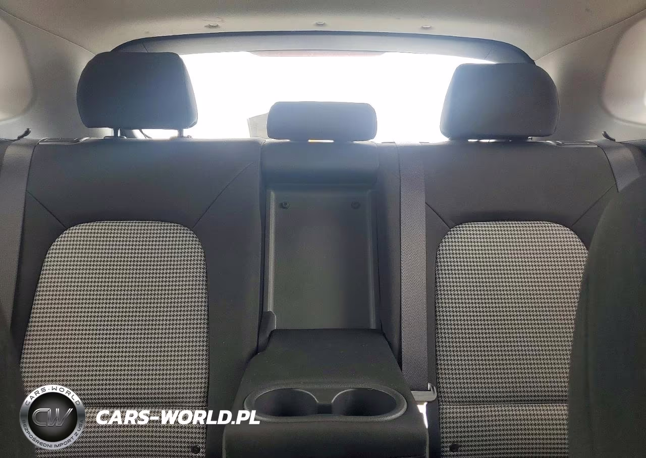 2020 Hyundai Kona Se VIN:KM8K12AAXLU428837 - 10