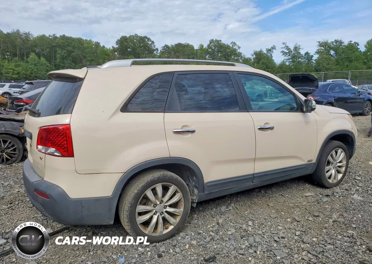 2011 Kia Sorento Ex VIN:5XYKUCA16BG136717 - 3