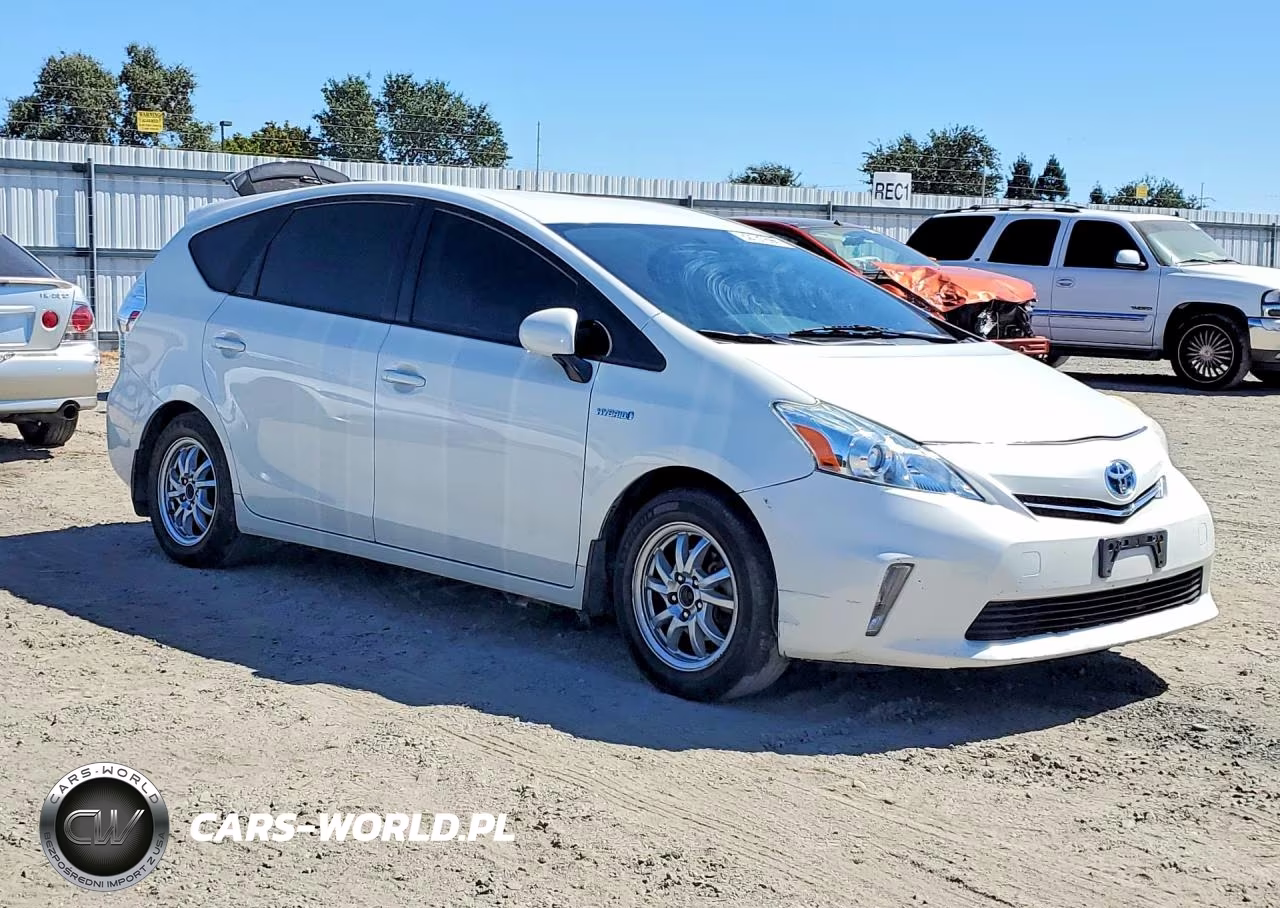 2013 Toyota Prius V Three VIN:JTDZN3EU4D3223314 - 4