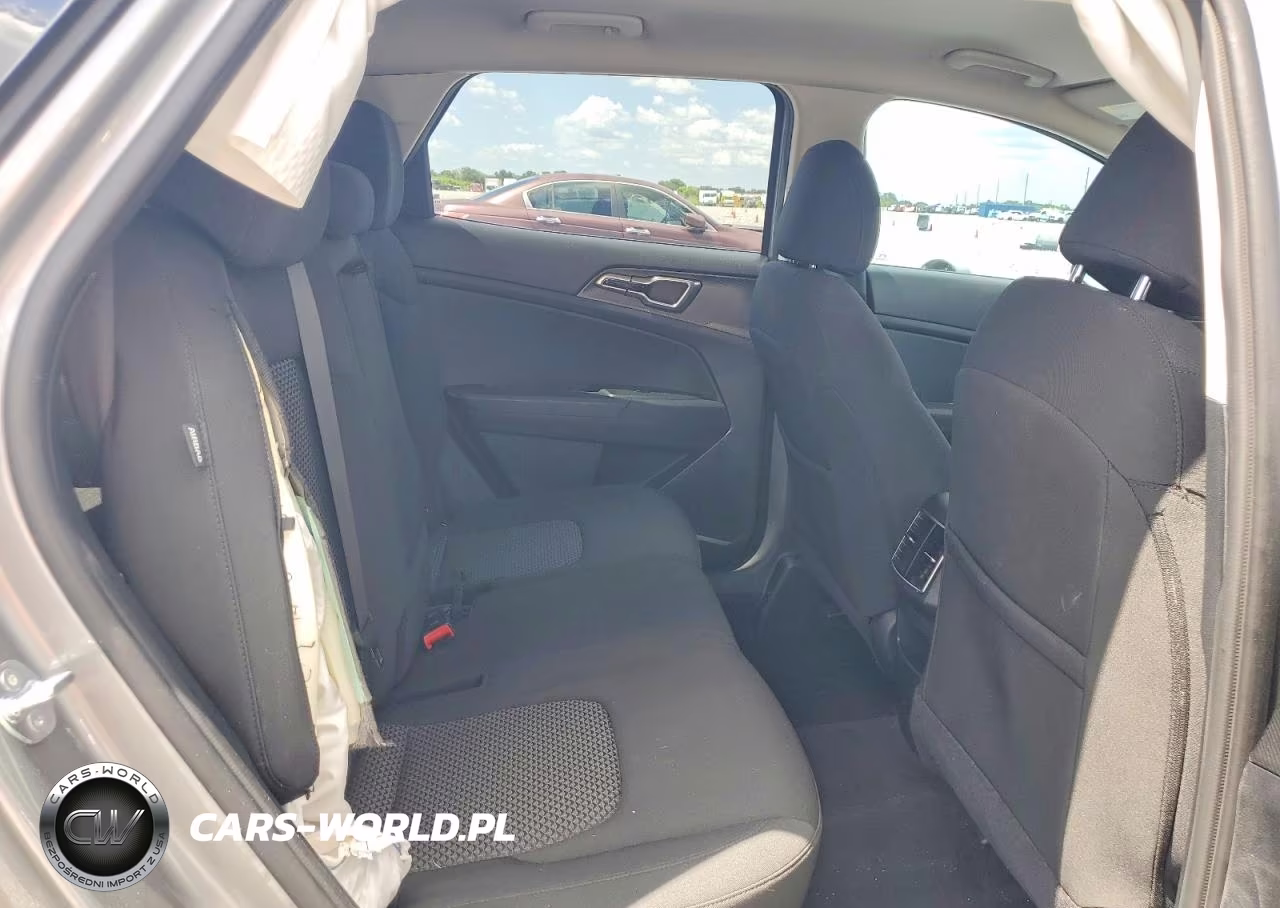 2025 Kia Sportage Lx VIN:KNDPUCDF6S7390373 - 10