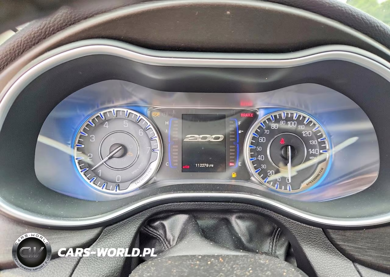 2015 Chrysler 200 Limited VIN:1C3CCCAB5FN676529 - 9