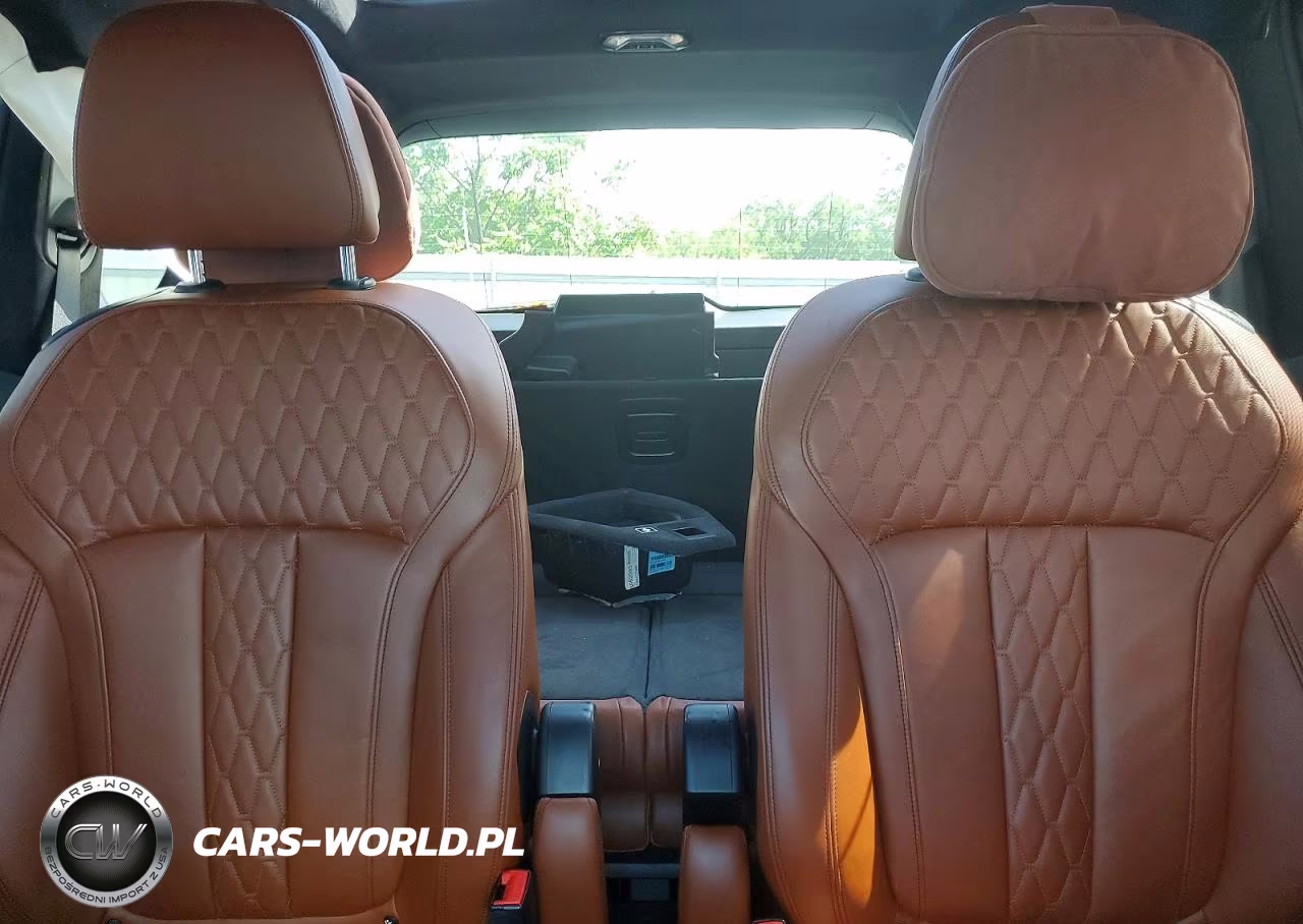 2019 BMW X7 xDrive50I VIN:5UXCX4C59KLS37061 - 10