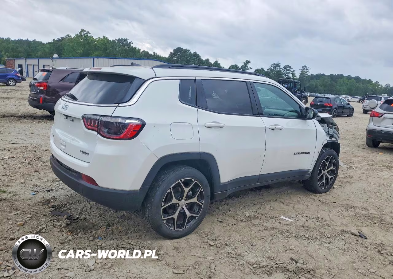2024 Jeep Compass Latitude VIN:3C4NJDBN9RT603421 - 3