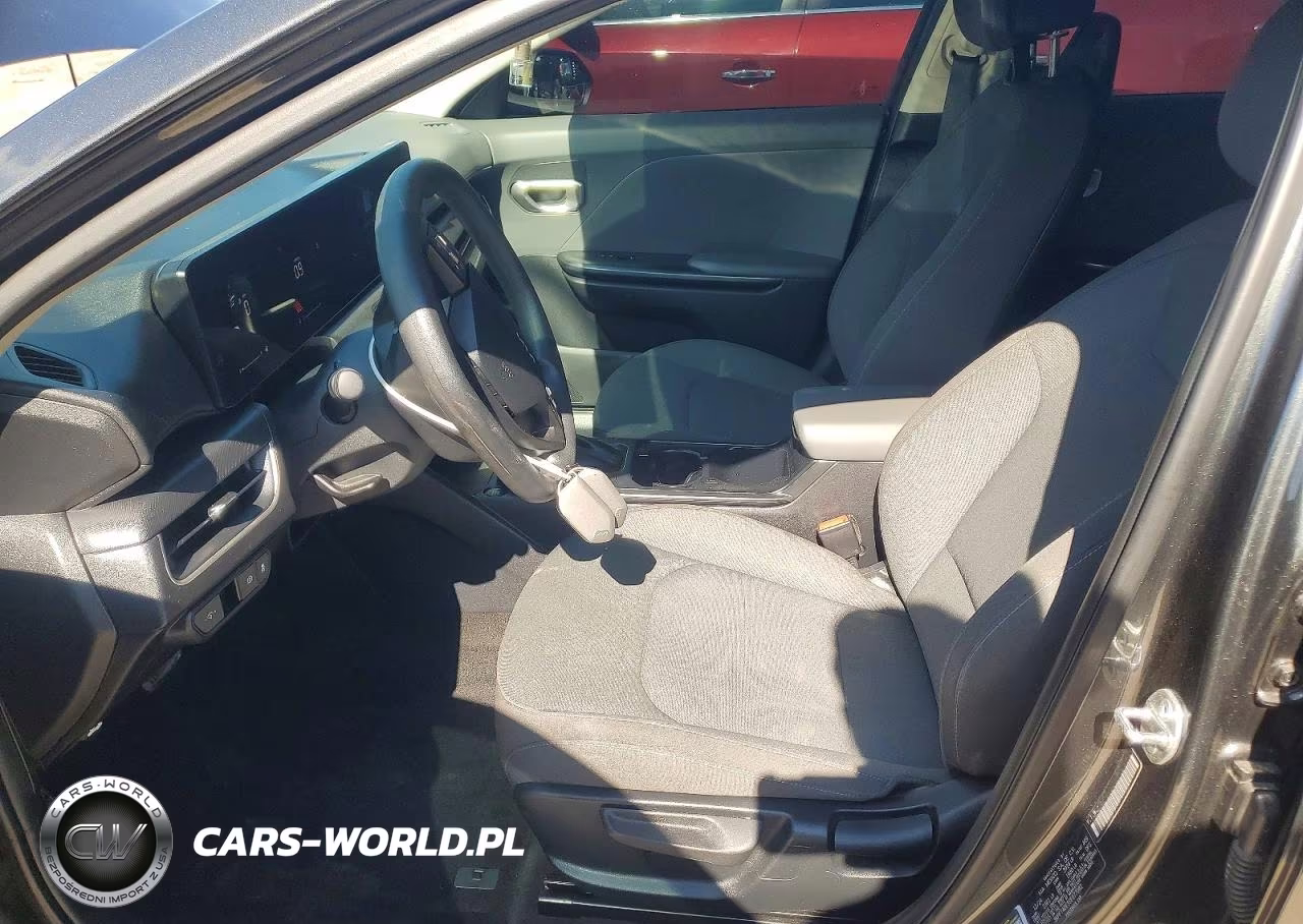 2025 Kia K4 Lx VIN:3KPFT4DE3SE077082 - 7