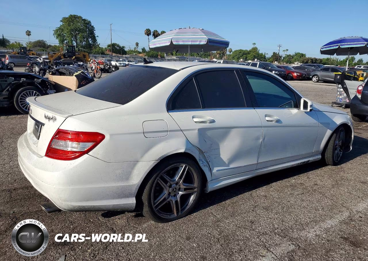 2011 Mercedes-Benz C 350 VIN:WDDGF5GB6BR136820 - 3