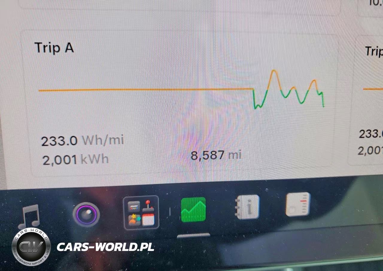2026 Tesla Model Y VIN:7SAYGDEDXTF437983 - 9