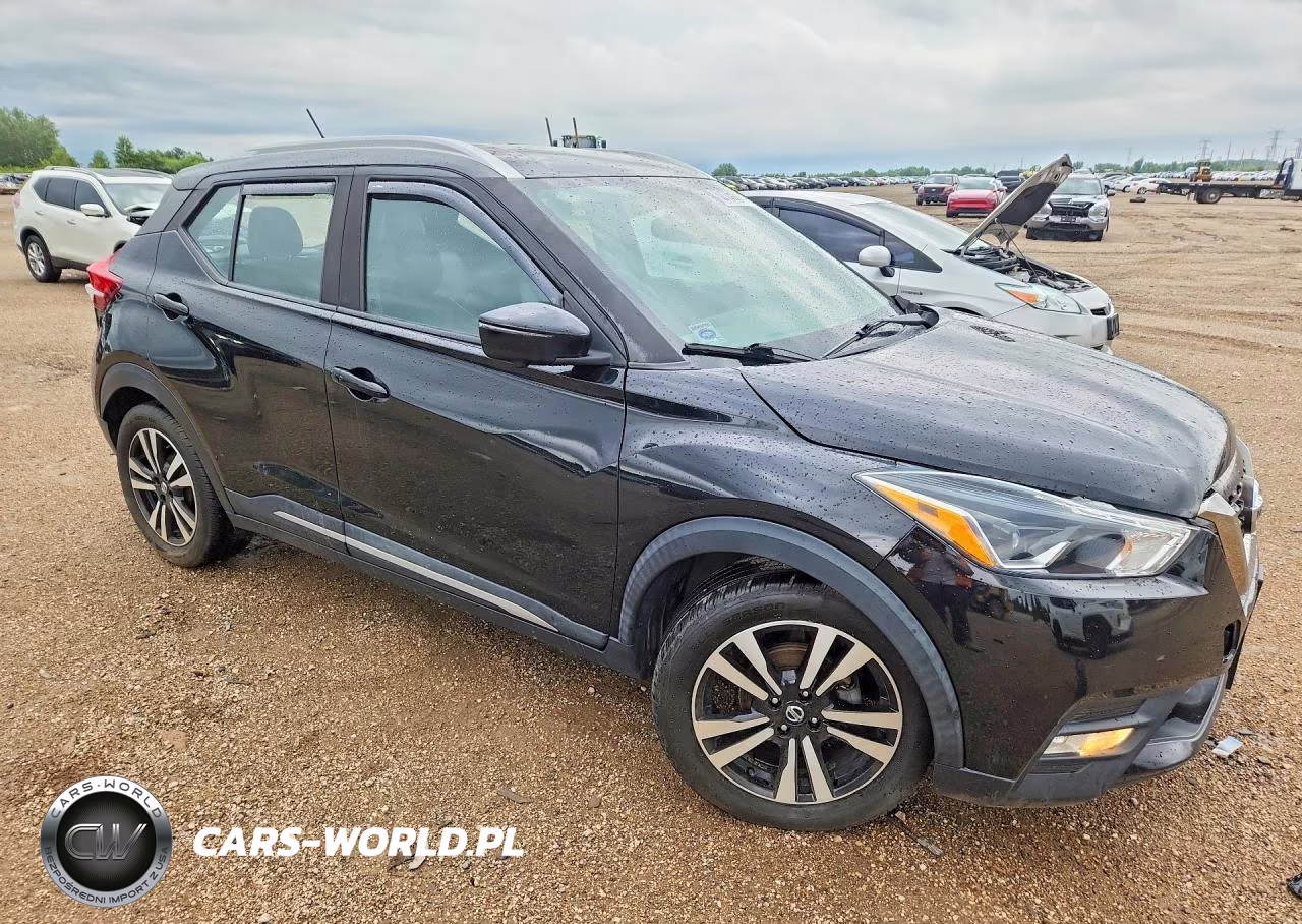 2019 Nissan Kicks S VIN:3N1CP5CU5KL491114 - 4