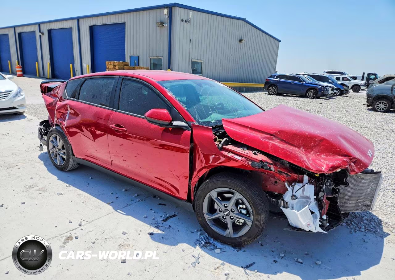 2025 Kia K4 Lxs VIN:3KPFT4DE7SE108074 - 4
