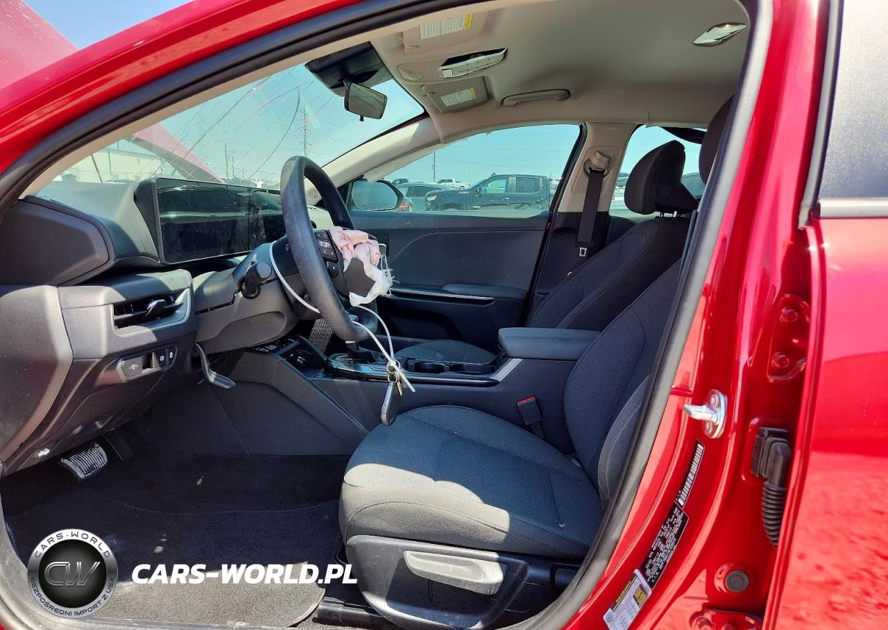 2025 Kia K4 Lxs VIN:3KPFT4DE7SE108074 - 7