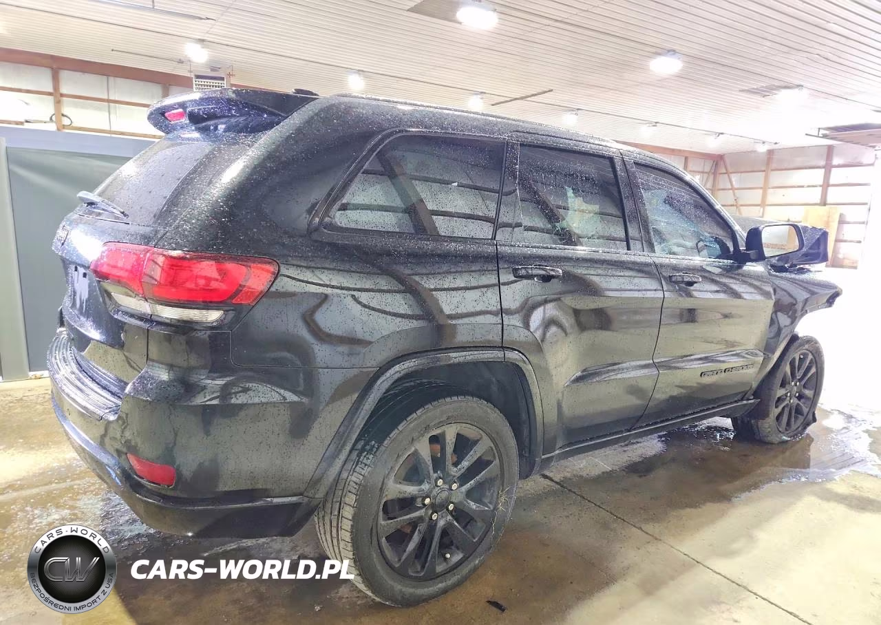 2018 Jeep Grand Cherokee Laredo VIN:1C4RJFAG0JC202825 - 3