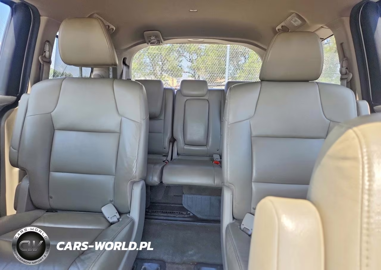 2015 Honda Odyssey Touring VIN:5FNRL5H93FB044020 - 10