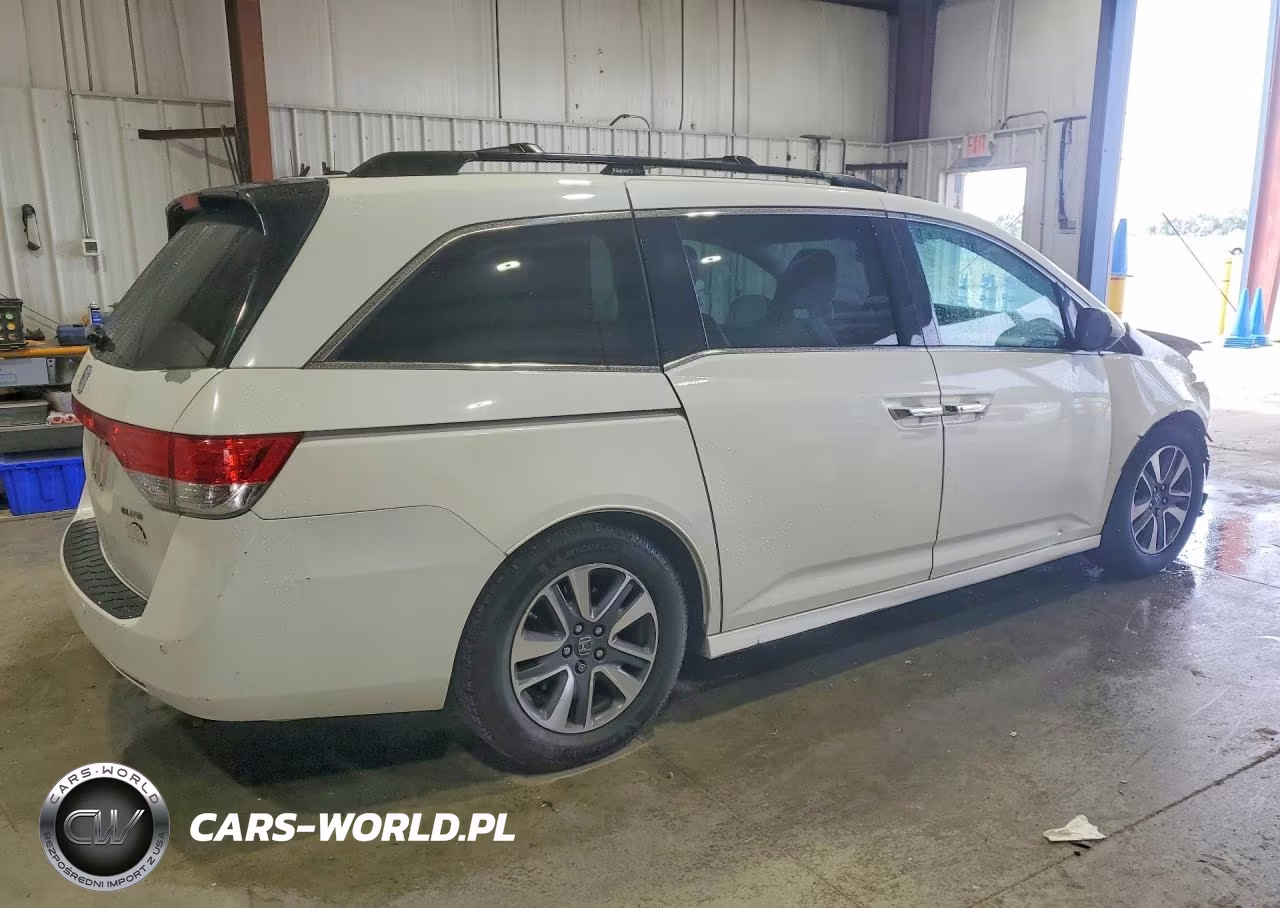 2015 Honda Odyssey Touring VIN:5FNRL5H93FB044020 - 3