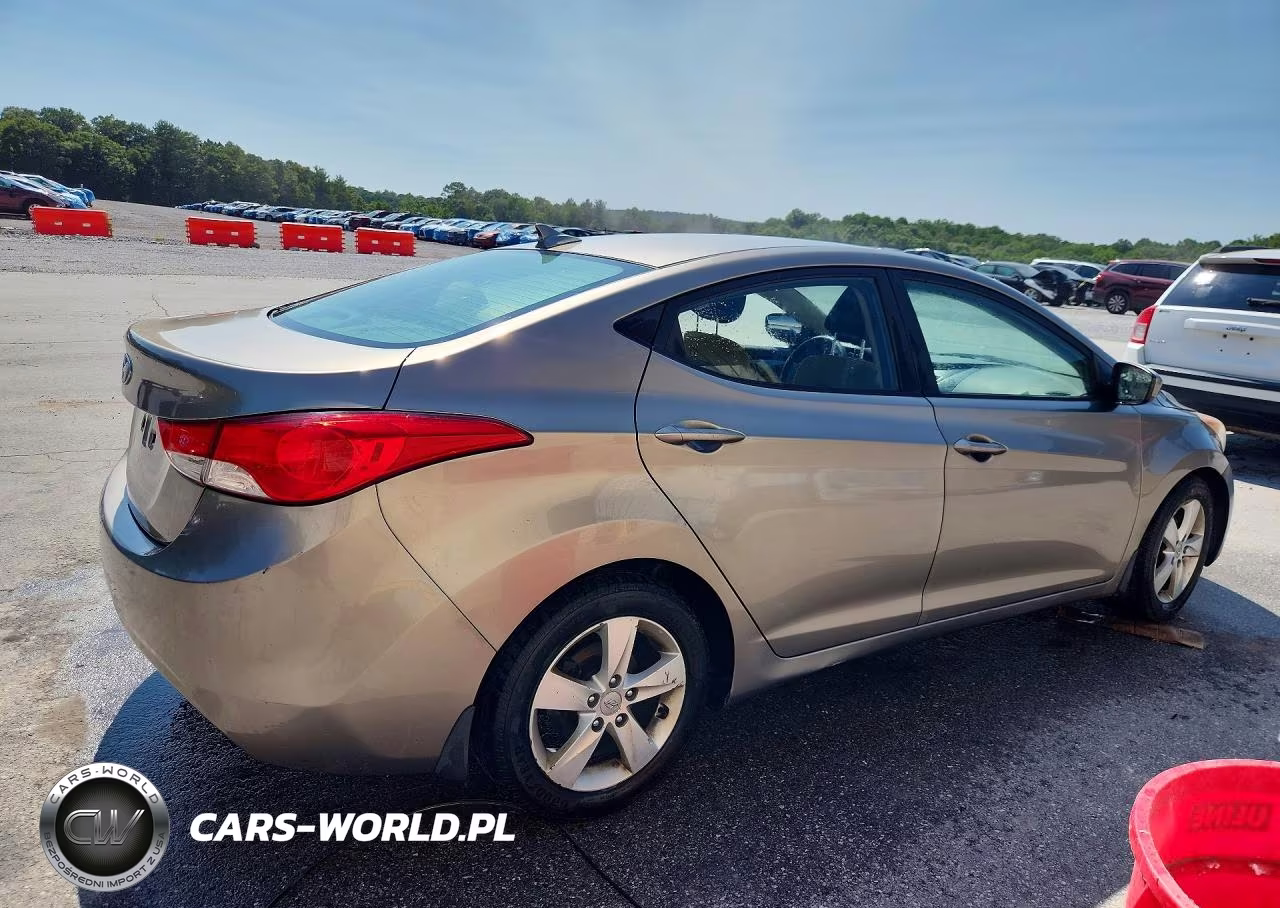 2013 Hyundai Elantra Gls VIN:5NPDH4AE4DH339395 - 3