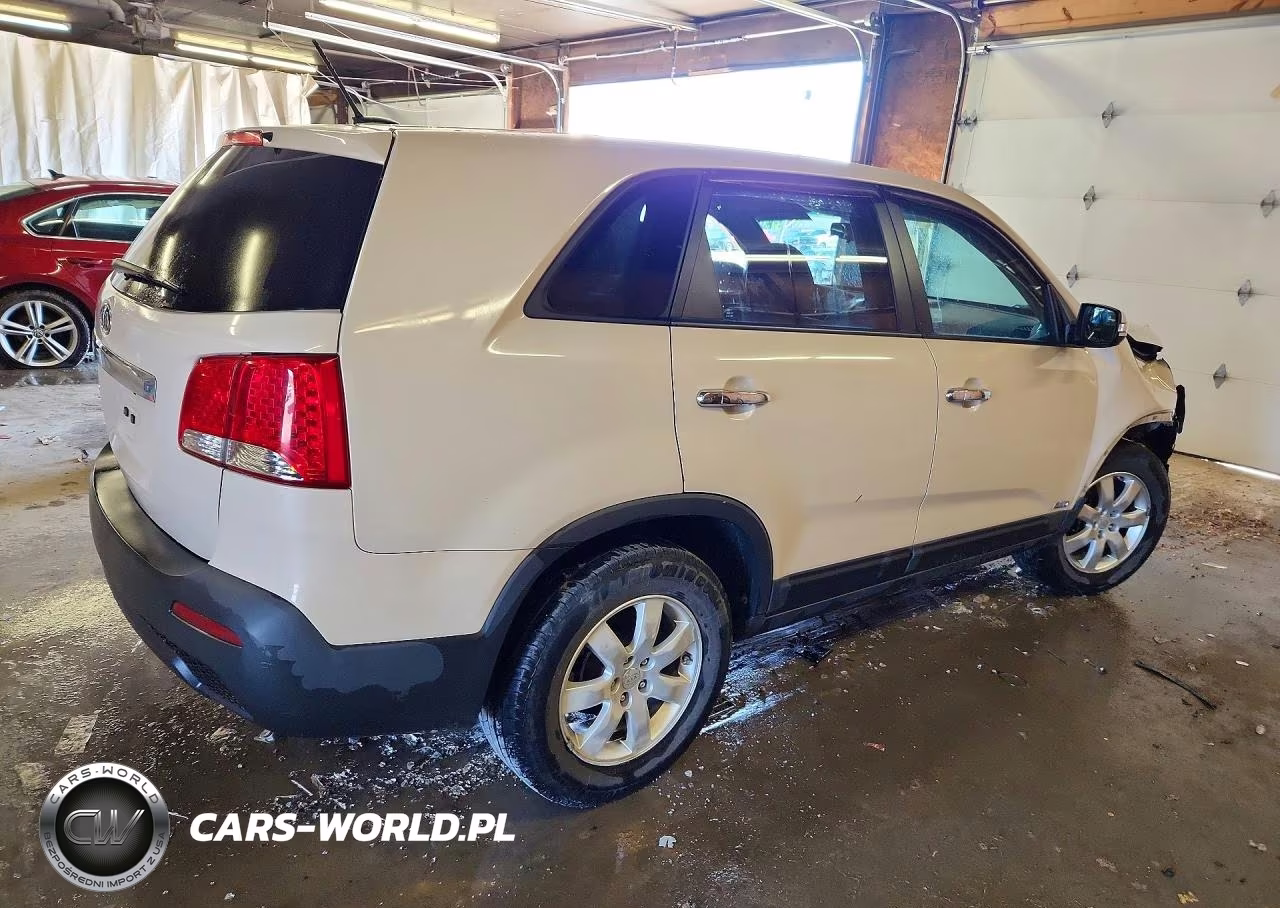 2011 Kia Sorento Lx VIN:5XYKTCA15BG112993 - 3