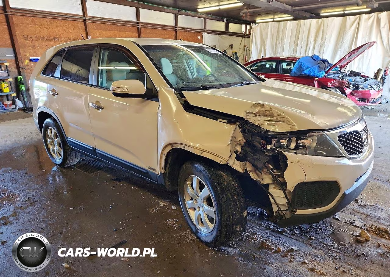 2011 Kia Sorento Lx VIN:5XYKTCA15BG112993 - 4