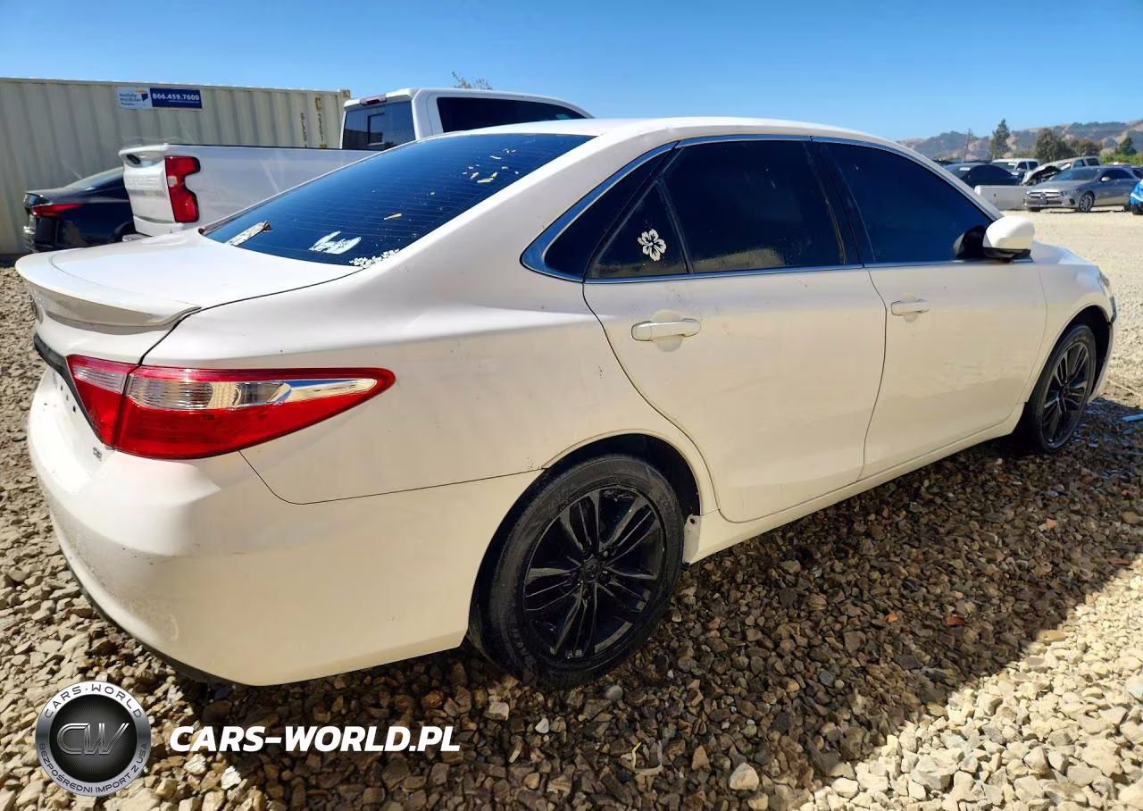 2015 Toyota Camry Se VIN:4T1BF1FK1FU080301 - 3