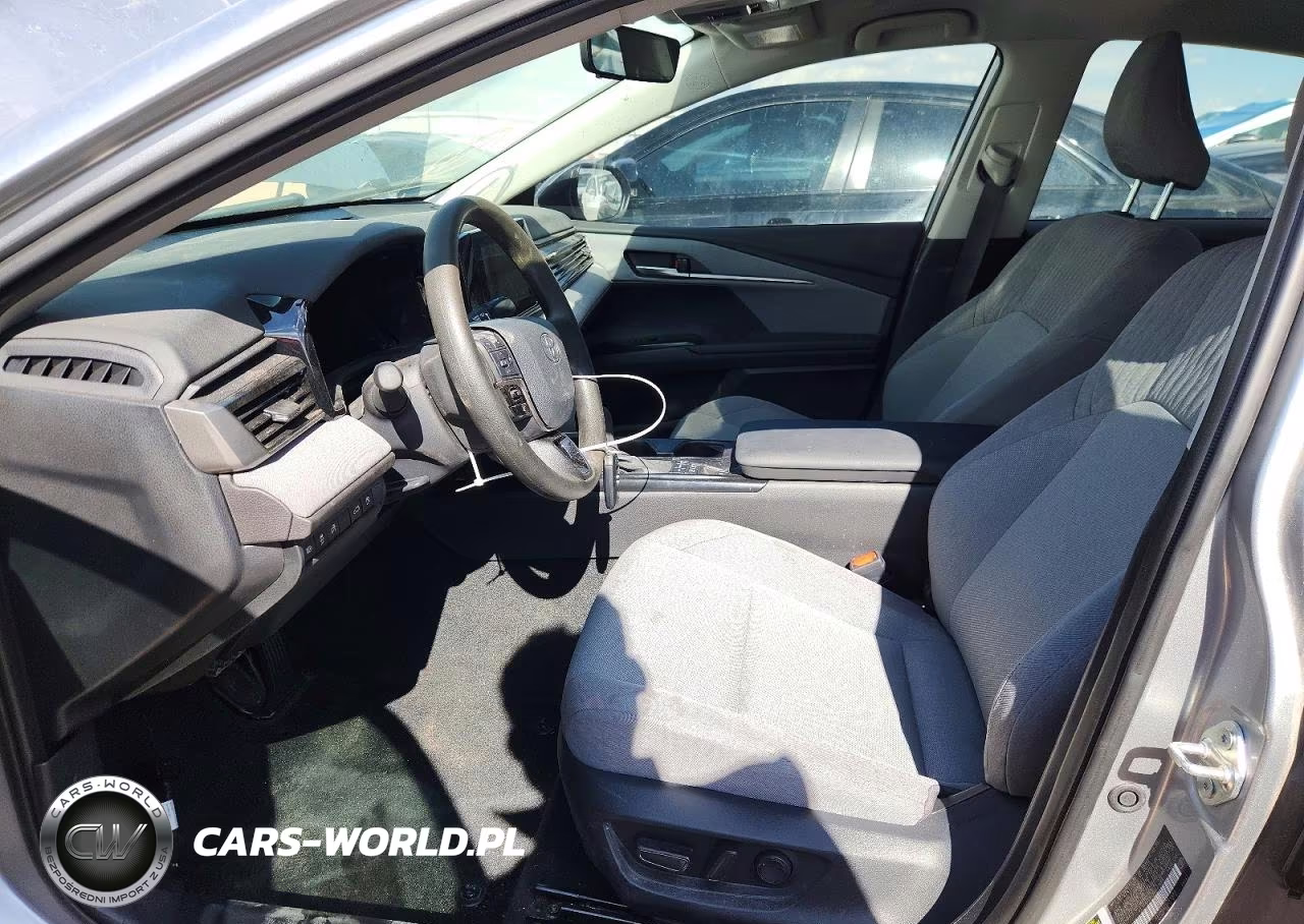 2025 Toyota Camry Le VIN:4T1DAACK1SU621286 - 7