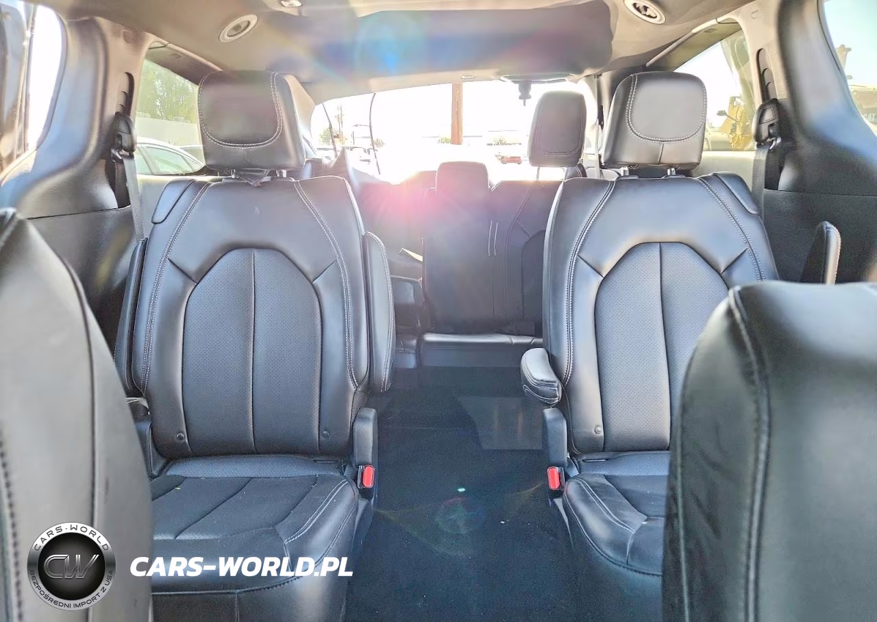 2026 Chrysler Pacifica Select VIN:2C4RC1BG5TR281995 - 10