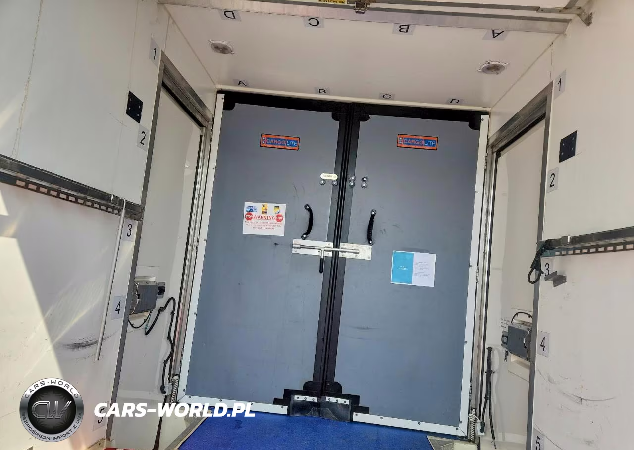 2020 Ford Transit Delivery Truck VIN:1FDBW5Z89LKA95580 - 10