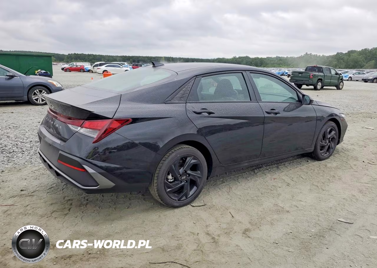 2026 Hyundai Elantra Sel Sport VIN:KMHLM4DG6TU232157 - 3