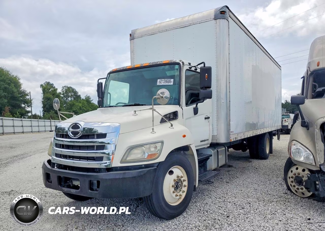 2013 Hino 258-268 Box Truck