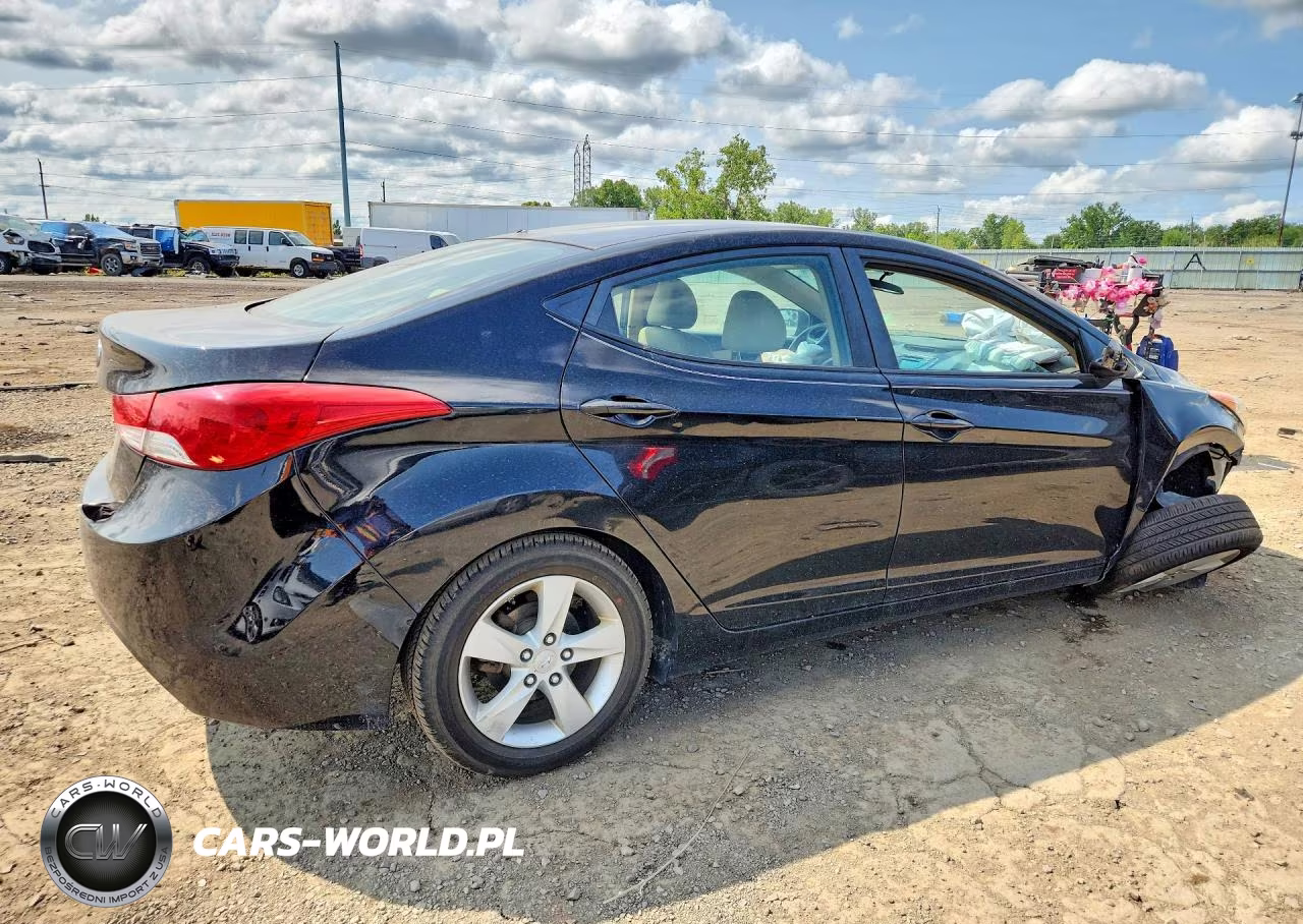 2013 Hyundai Elantra Gls VIN:KMHDH4AE5DU561767 - 3