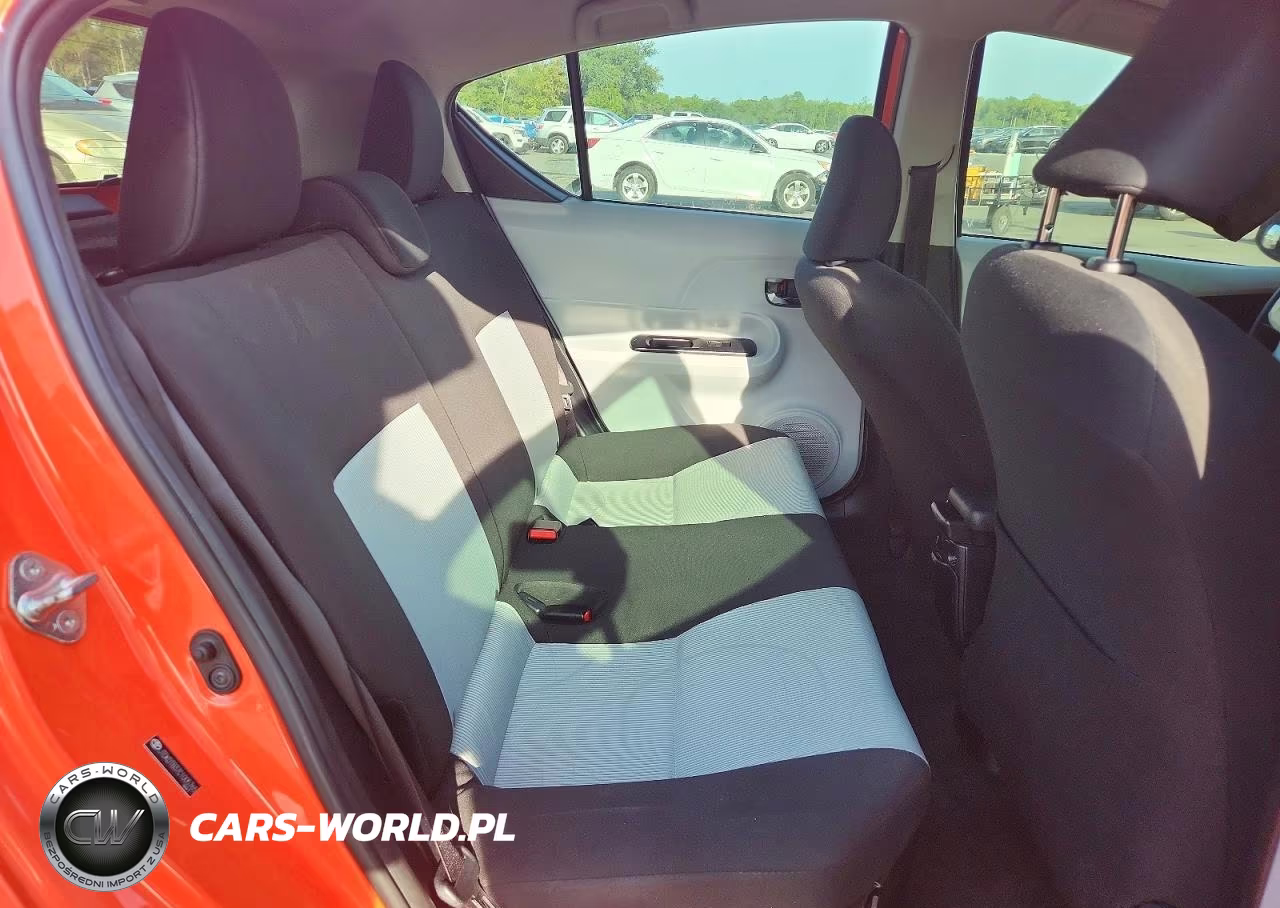 2012 Toyota Prius C Three VIN:JTDKDTB37C1005765 - 10