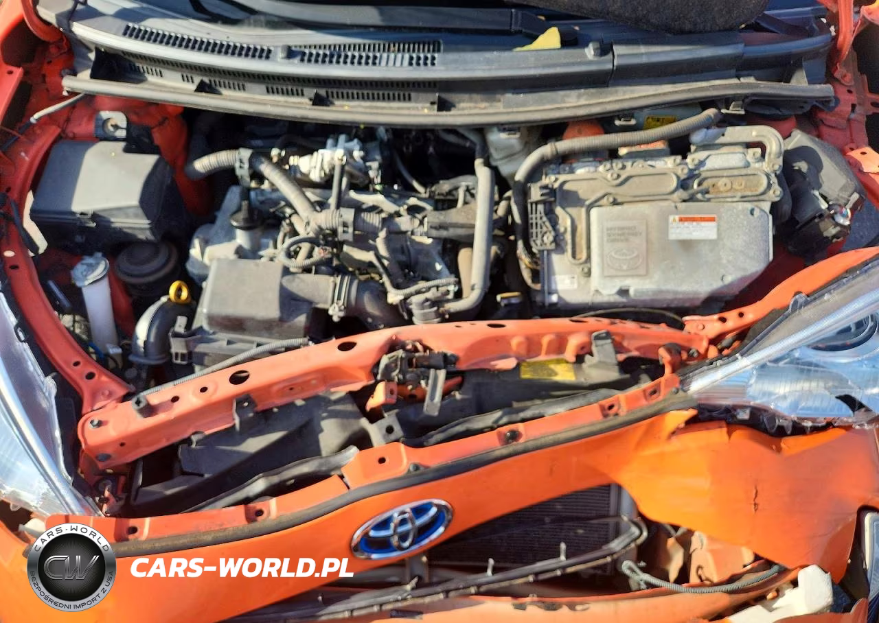 2012 Toyota Prius C Three VIN:JTDKDTB37C1005765 - 11