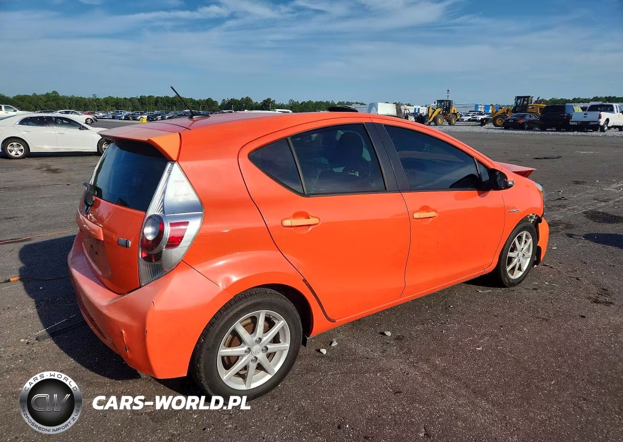 2012 Toyota Prius C Three VIN:JTDKDTB37C1005765 - 3
