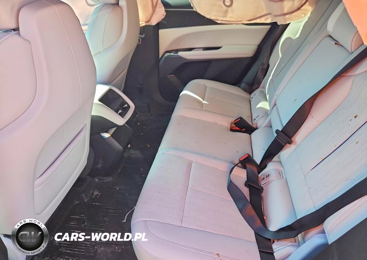 2025 Cadillac Lyriq Sport VIN:1GYKPURL5SZ303714 - 11
