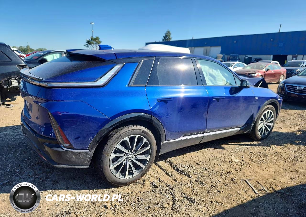 2025 Cadillac Lyriq Sport VIN:1GYKPURL5SZ303714 - 3