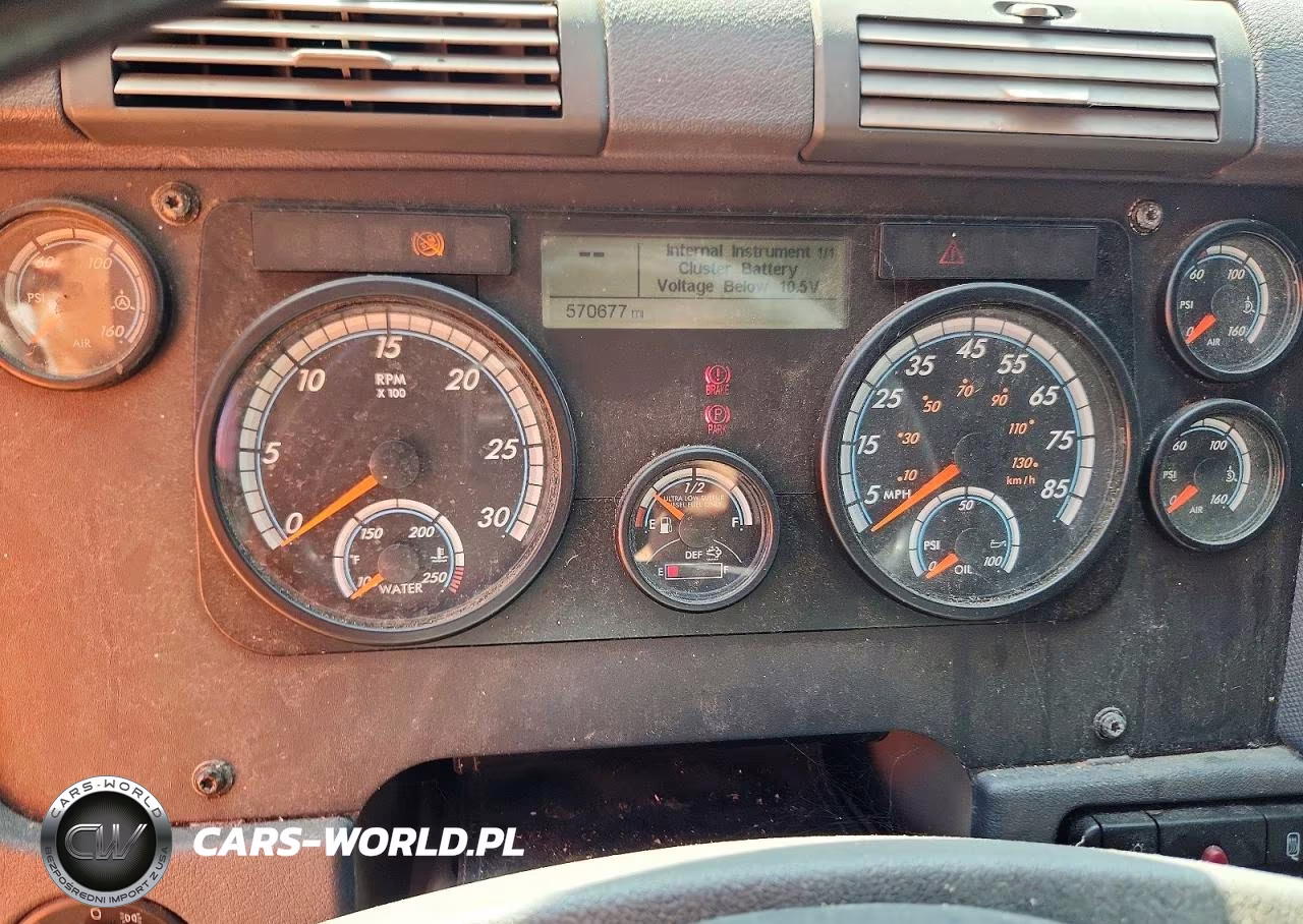 2017 Freightliner Cascadia 125 VIN:3AKJGLDR2HSHF4212 - 9