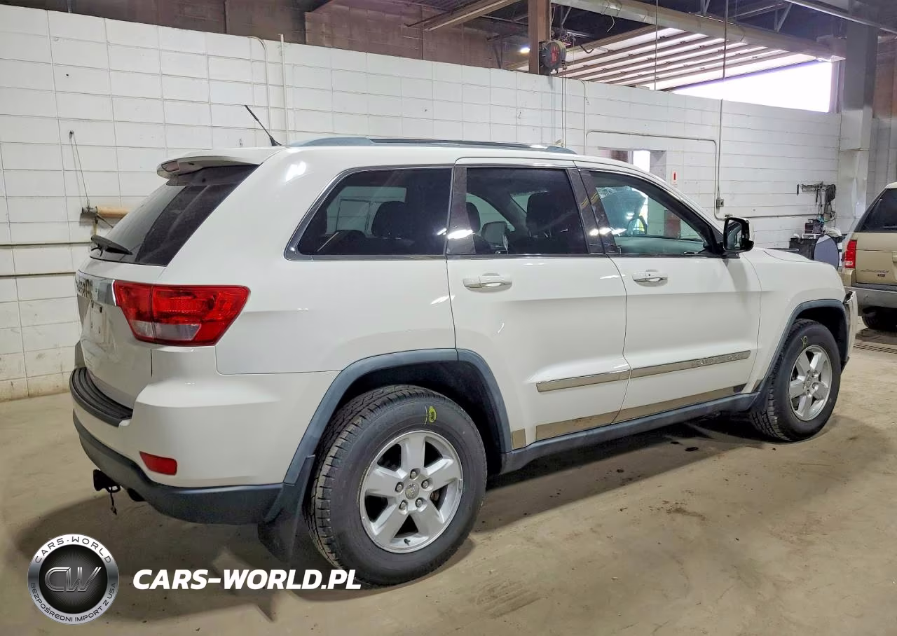 2011 Jeep Grand Cherokee Laredo VIN:1J4RR4GG2BC596540 - 3