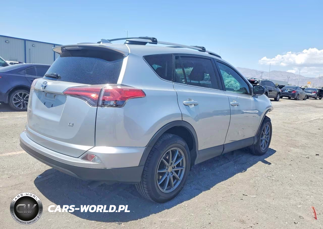 2018 Toyota Rav4 Le VIN:2T3ZFREV4JW471208 - 3