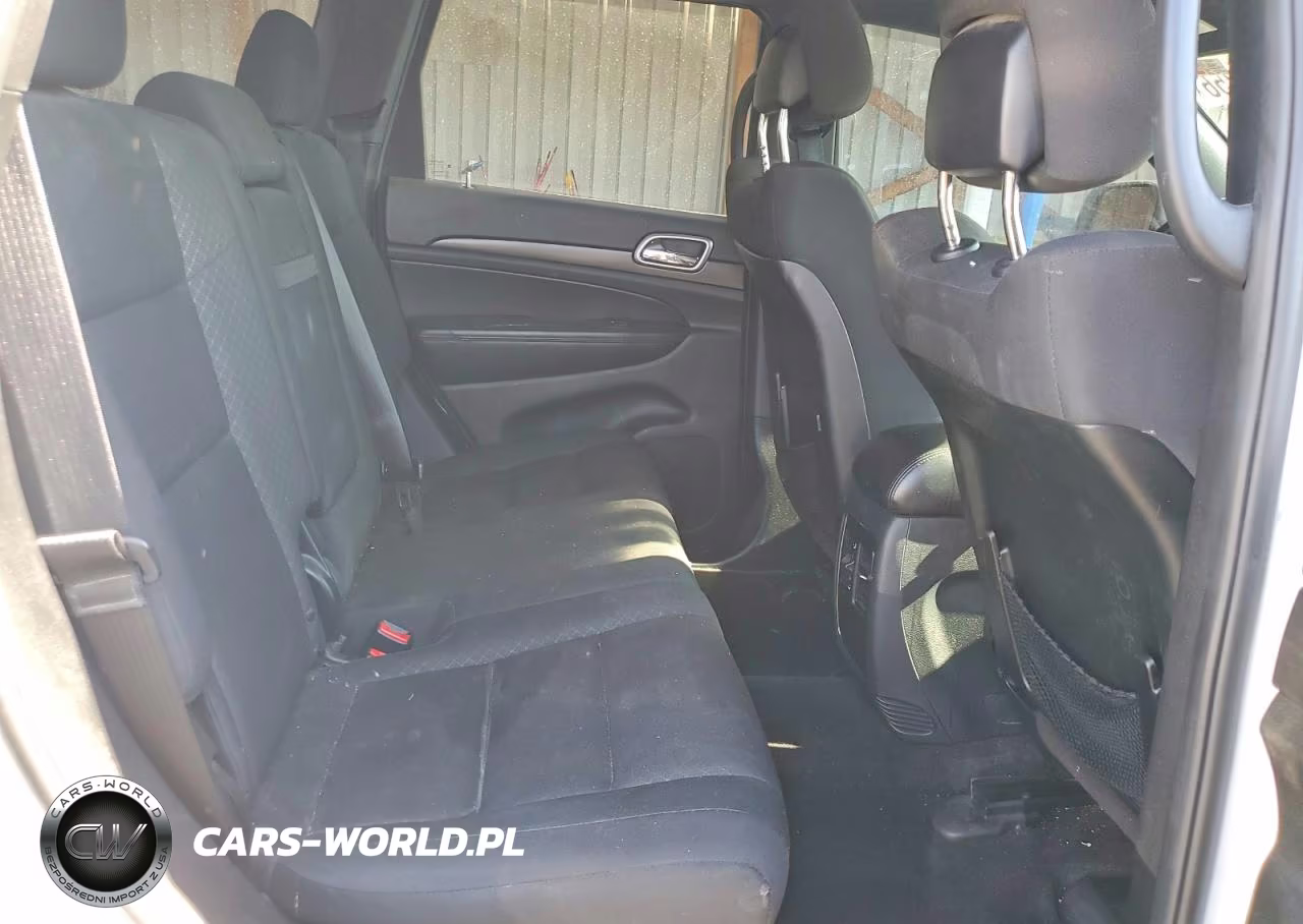 2018 Jeep Grand Cherokee Laredo VIN:1C4RJFAGXJC237906 - 11