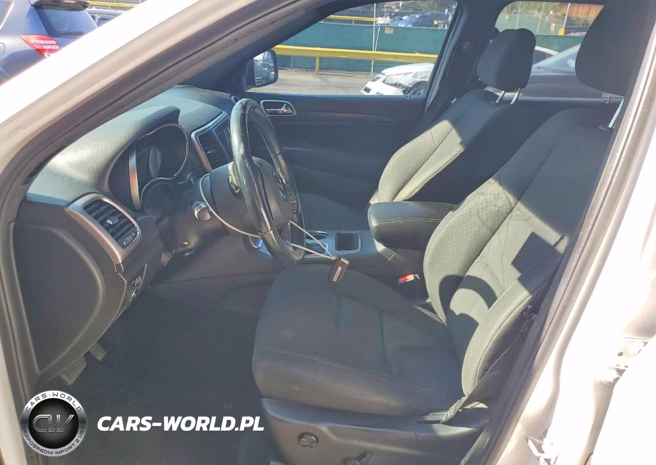 2018 Jeep Grand Cherokee Laredo VIN:1C4RJFAGXJC237906 - 7