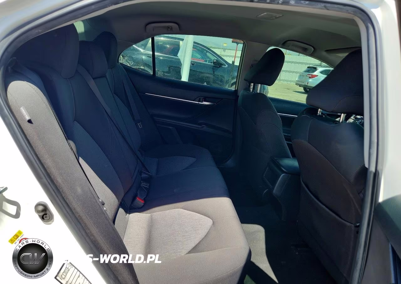 2018 Toyota Camry Le VIN:JTNB11HK6J3052097 - 10