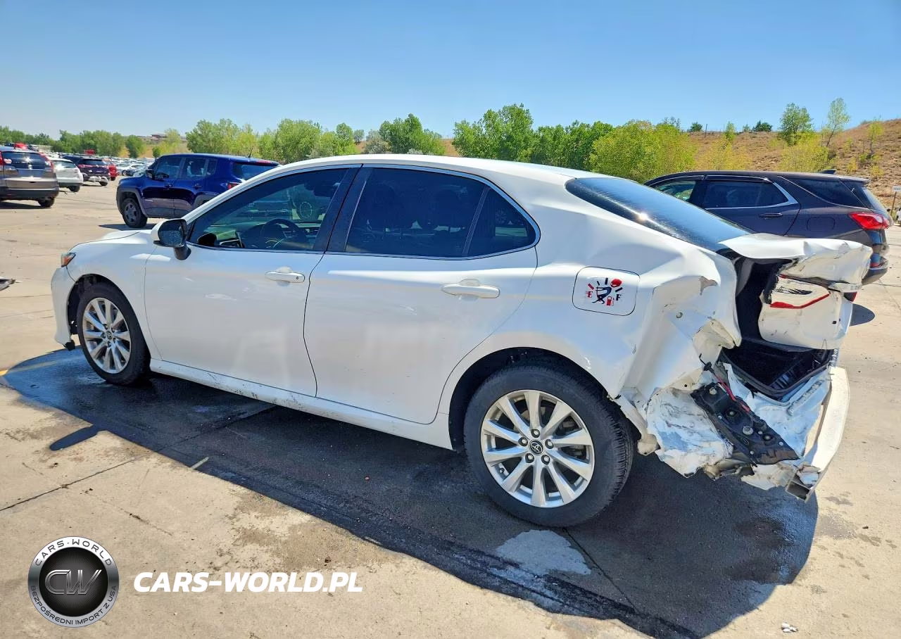 2018 Toyota Camry Le VIN:JTNB11HK6J3052097 - 2
