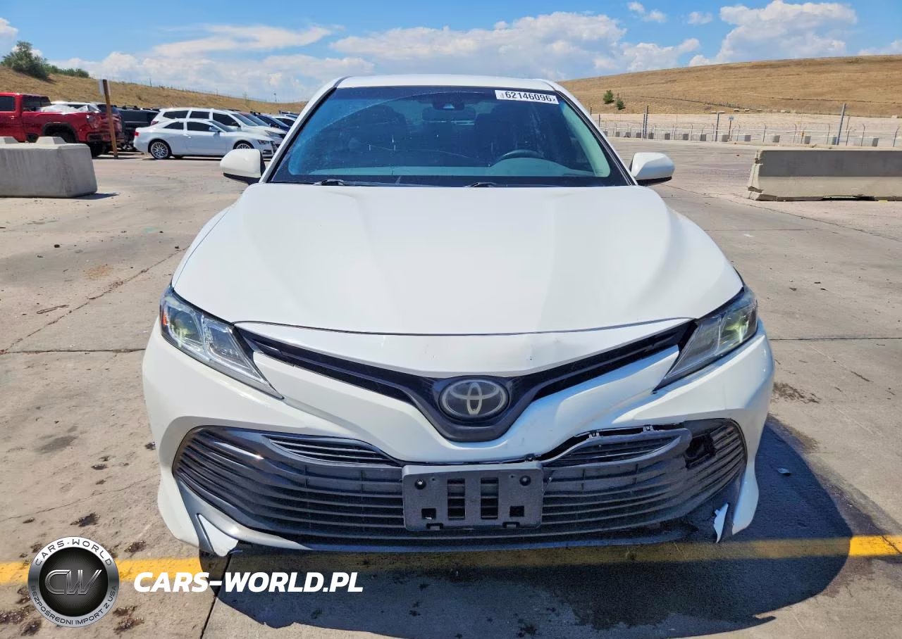 2018 Toyota Camry Le VIN:JTNB11HK6J3052097 - 5