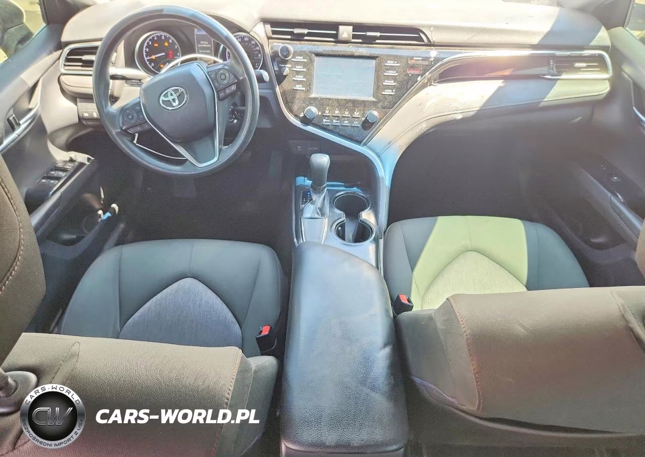 2018 Toyota Camry Le VIN:JTNB11HK6J3052097 - 8