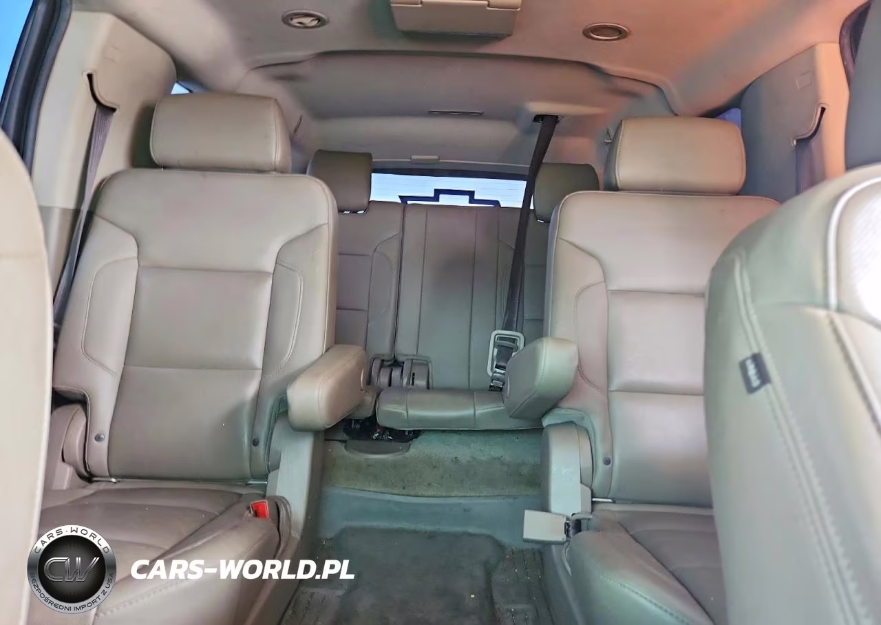 2018 Chevrolet Suburban C1500 Premier VIN:1GNSCJKC3JR385927 - 10
