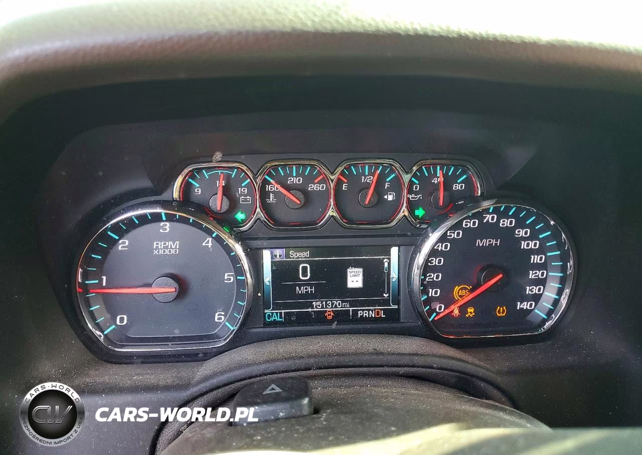2018 Chevrolet Suburban C1500 Premier VIN:1GNSCJKC3JR385927 - 9
