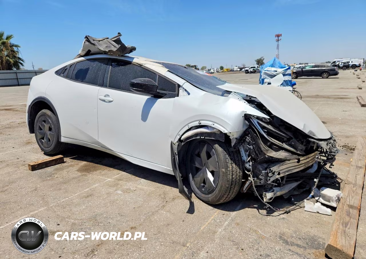 2023 Toyota Prius Le VIN:JTDACAAU8P3011372 - 4