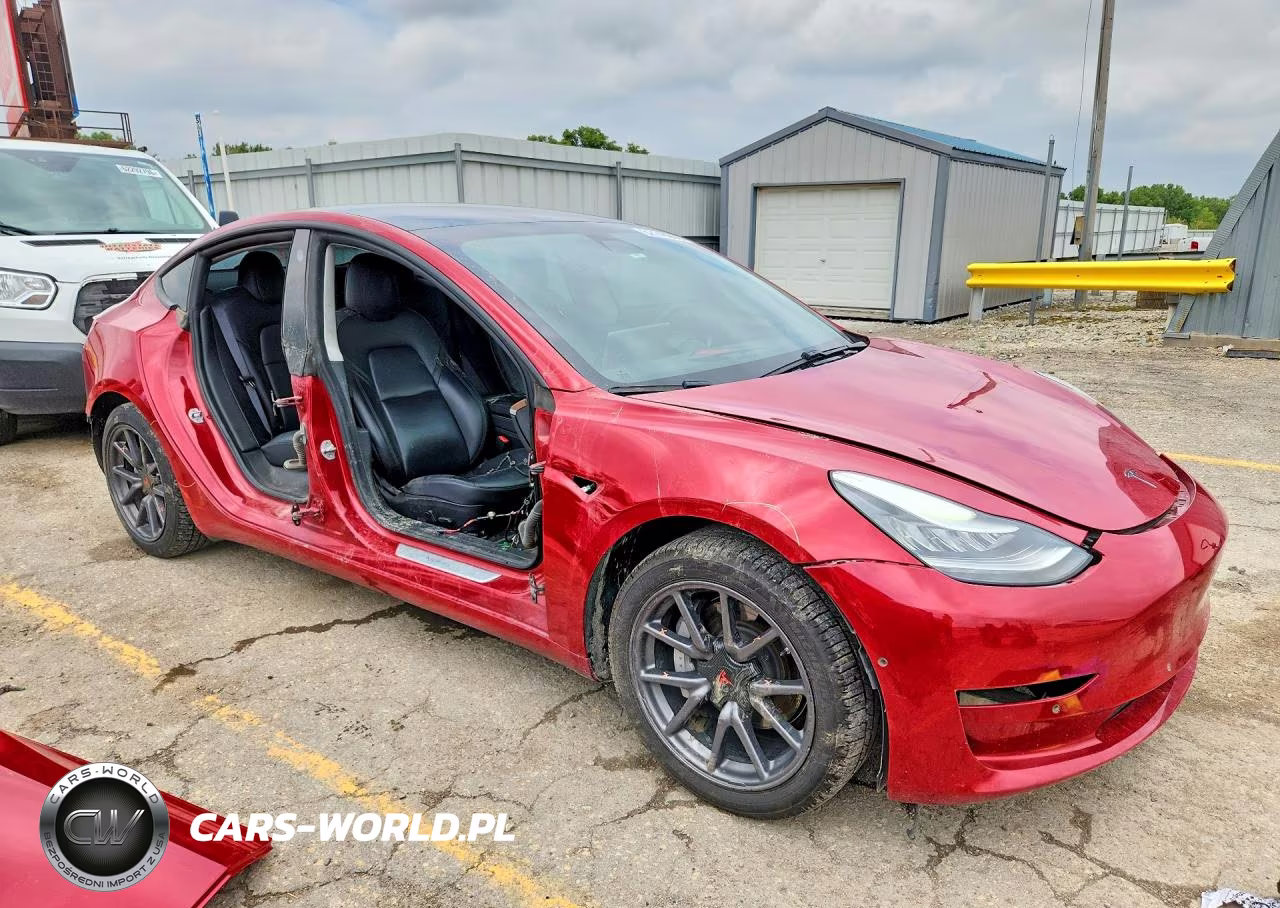 2020 Tesla Model 3 VIN:5YJ3E1EC1LF586477 - 4