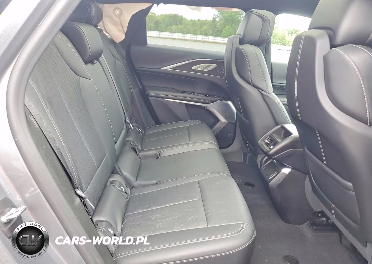2023 Cadillac Lyriq Luxury VIN:1GYKPPRL1PZ003192 - 11