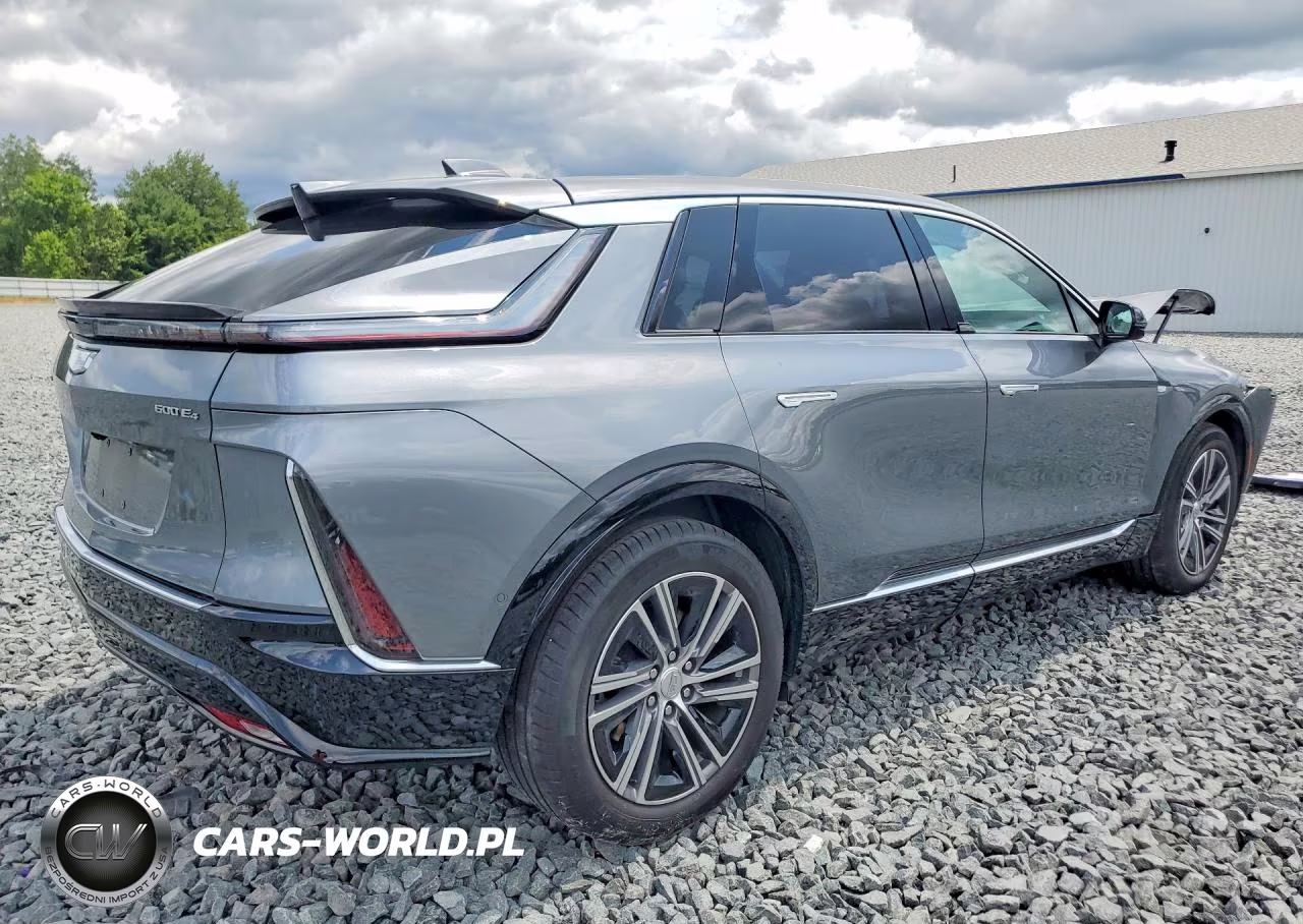 2023 Cadillac Lyriq Luxury VIN:1GYKPPRL1PZ003192 - 3