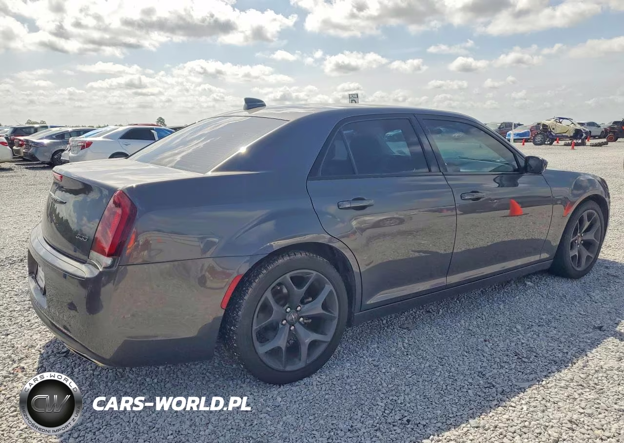 2020 Chrysler 300 Touring VIN:2C3CCAAG7LH172603 - 3